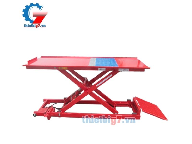 Bàn nâng xe máy đạp chân