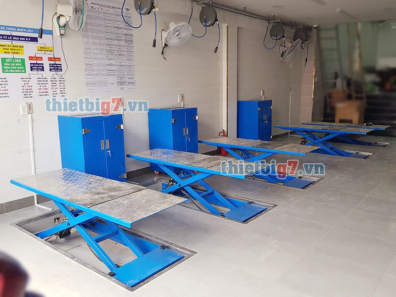 ban-nang-xe-may-theo-hang_2