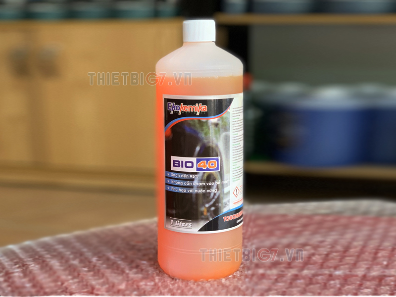 Mẫu chai dung dịch rửa xe không chạm BIO40