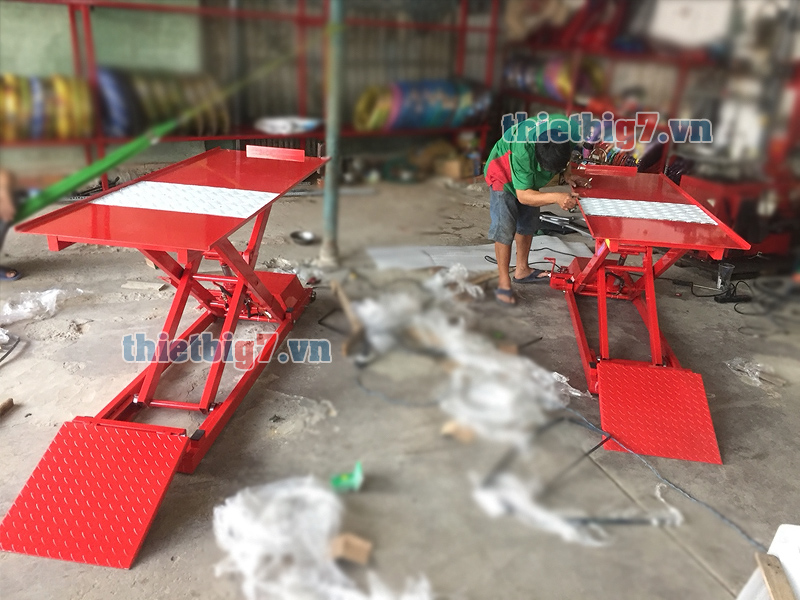 Bàn nâng xe máy điện cơ được biết đến nhiều trong sửa chữa ban-nang-xe-may-dien-co_3