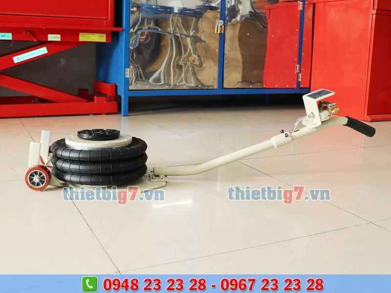 con-đội-bong-bóng-dùng-khí-nén.jpg