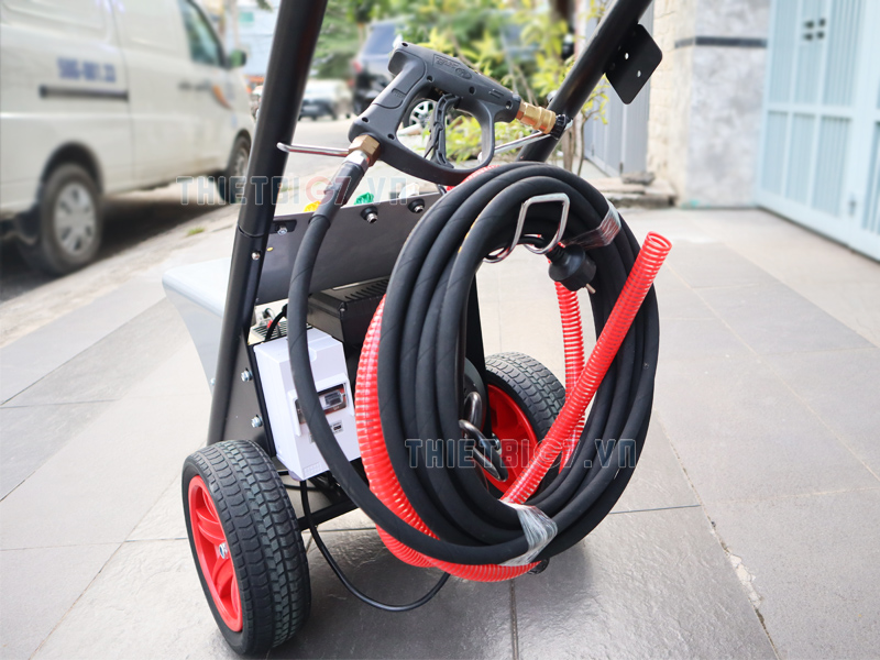 Hướng dẫn chi tiết cách vận hành máy rửa xe máy