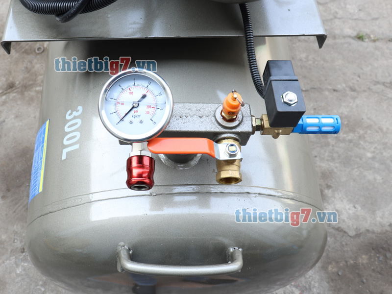 may-nen-khi-truc-vit-3hp-300l-10bar_4