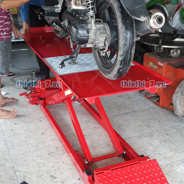 Bàn Nâng Xe Máy Cùng Những Lưu Ý Nên Áp Dụng
