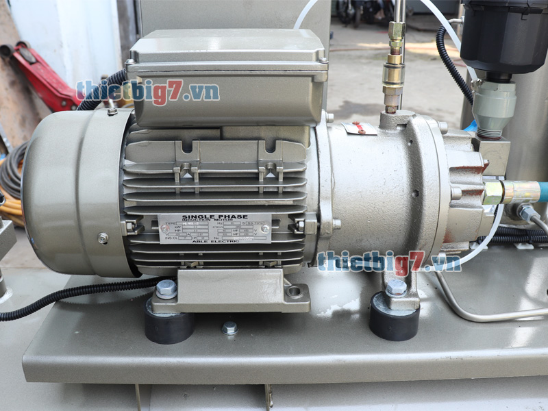may-nen-khi-truc-vit-3hp-300l-10bar_5