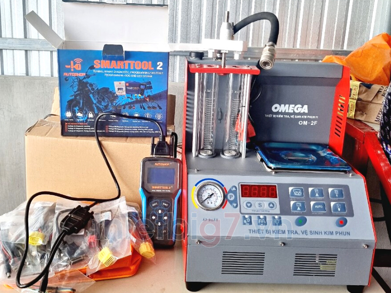 su-dung-may-ve-sinh-phun-cho-tiem-sua-xe