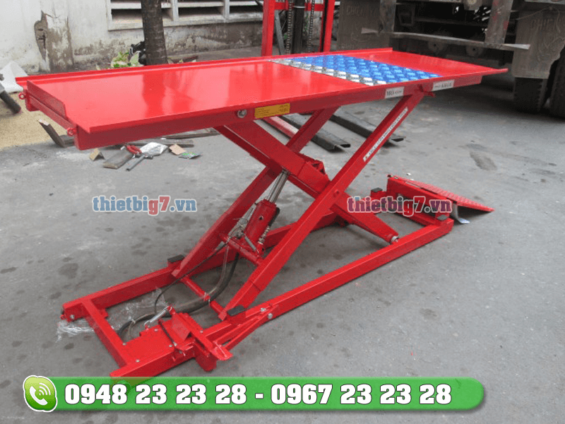 Bàn nâng đạp chân được thiết kế đẹp mắt, chi phí lại thấp ban-nang-xe