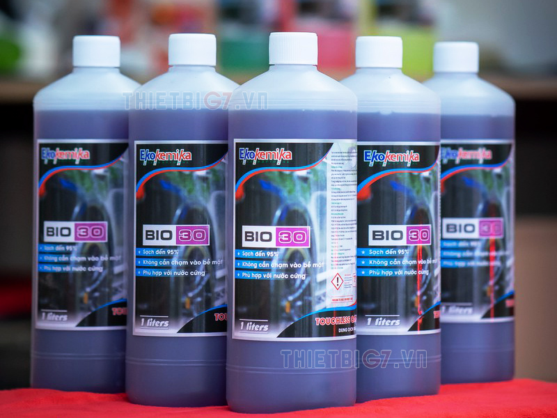 dung dịch rửa xe không chạm giúp làm sạch sâu bên trong xe, làm mịn xe