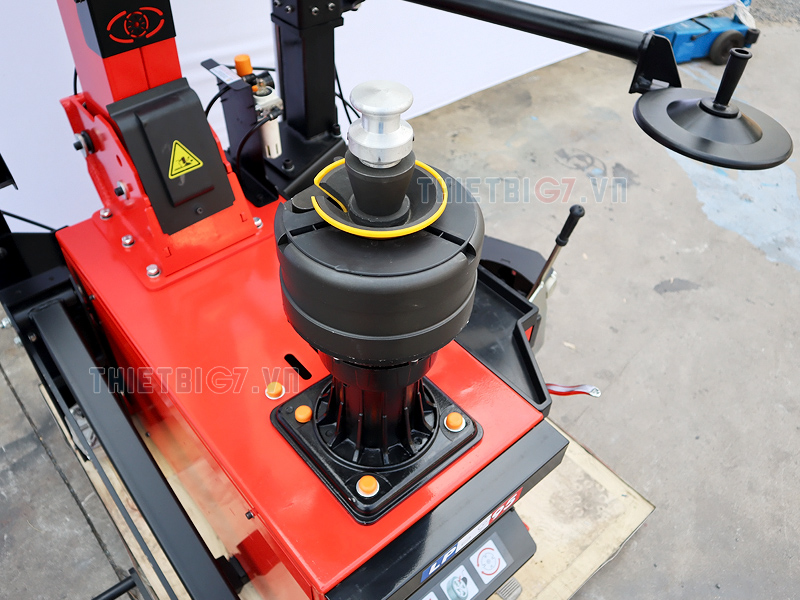 Kẹp la zăng bằng khí nén