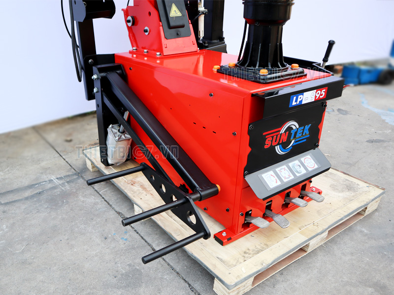 Nâng hạ lốp xe bằng khí nén