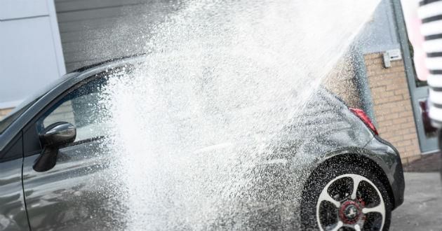 Sử dụng bình phun bọt tuyết đem lại hiệu quả công việc cao gia-binh-rua-xe-bot-tuyet-to